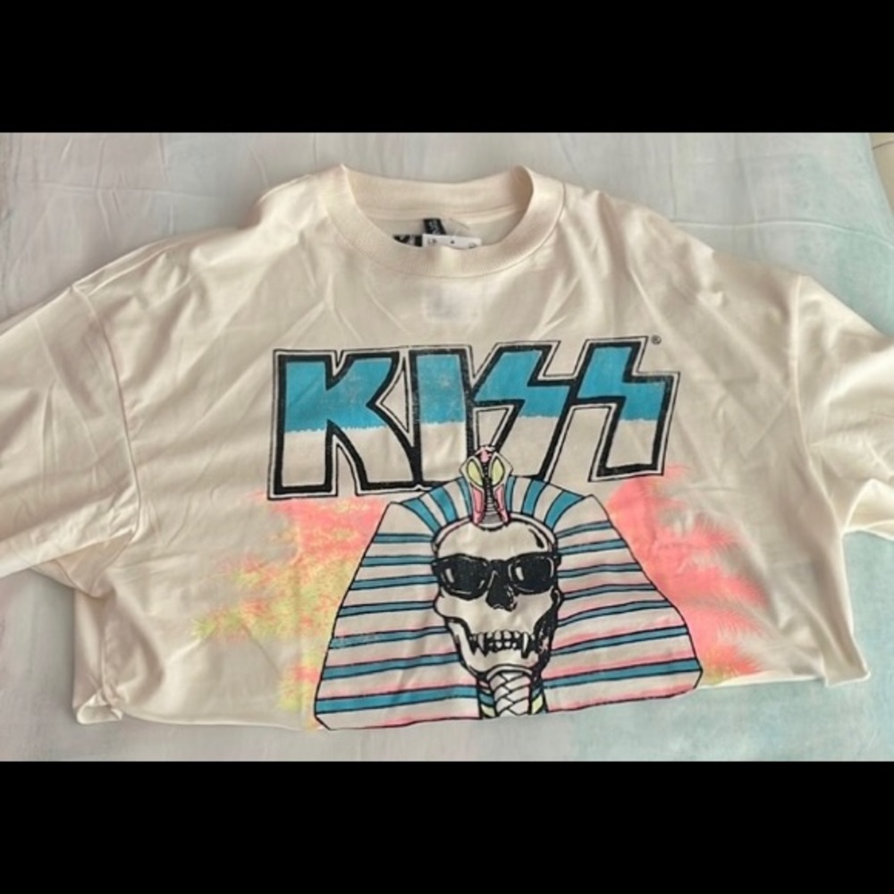Cropped kiss tshirt